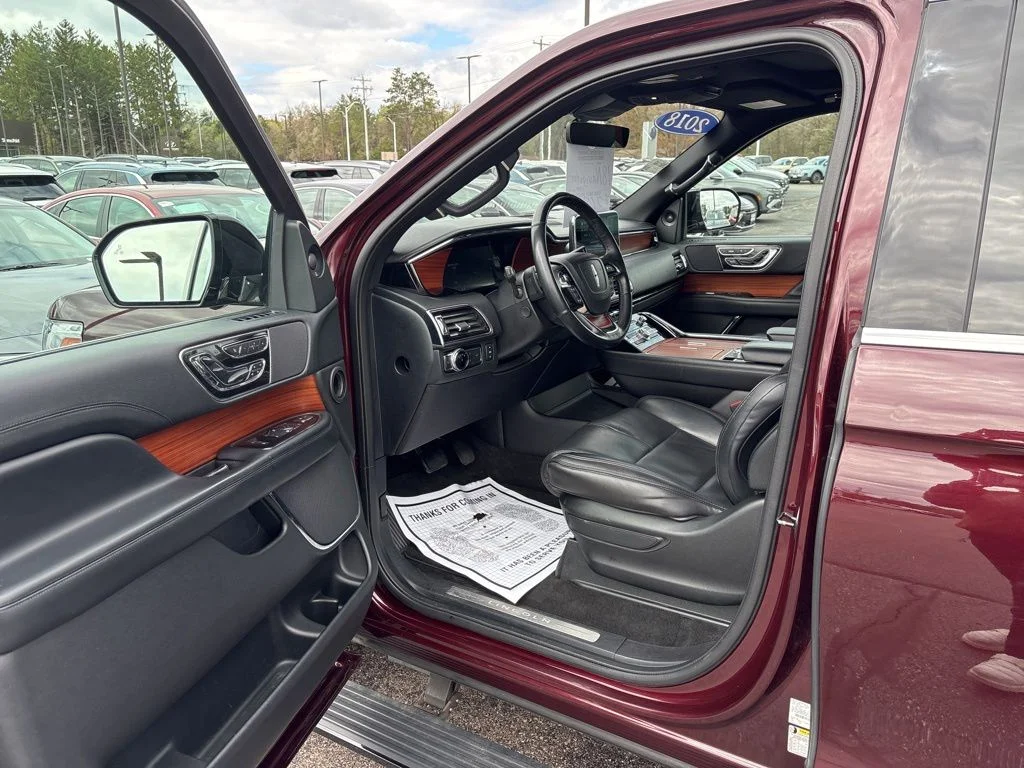 Used 2018 Burgundy Velvet Metallic Tinted Clearcoat Lincoln Select image 10