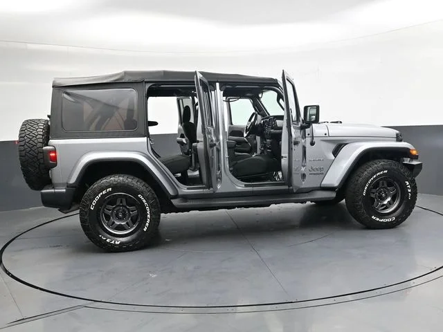 Used 2020 Silver Jeep Unlimited Sahara image 39
