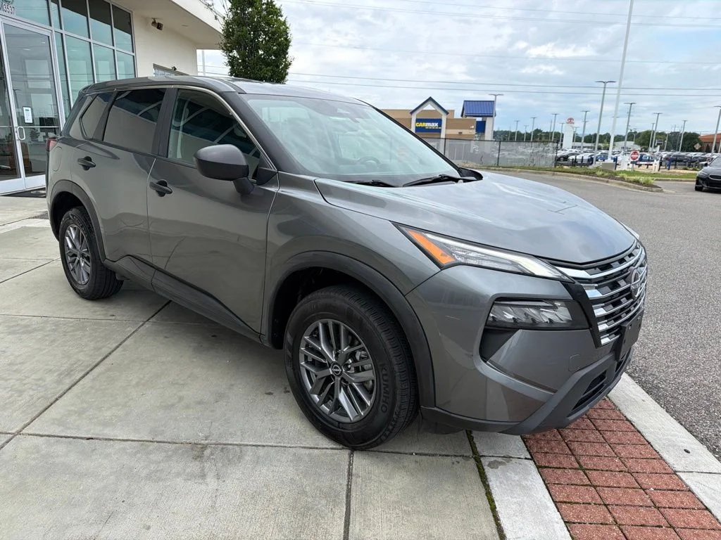 Used 2024 Gray Nissan S image 8