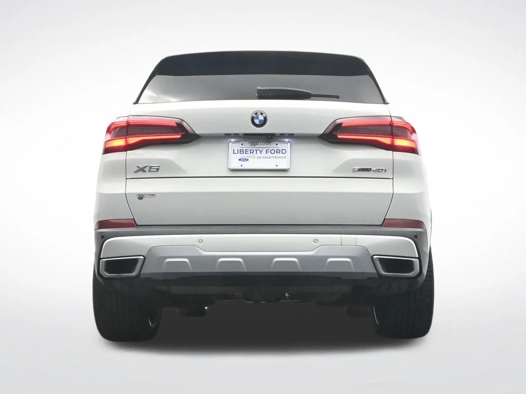 Used 2022 White BMW sDrive40i image 38