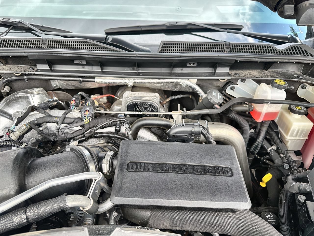 Used 2024 White Frost Tricoat GMC Denali image 25