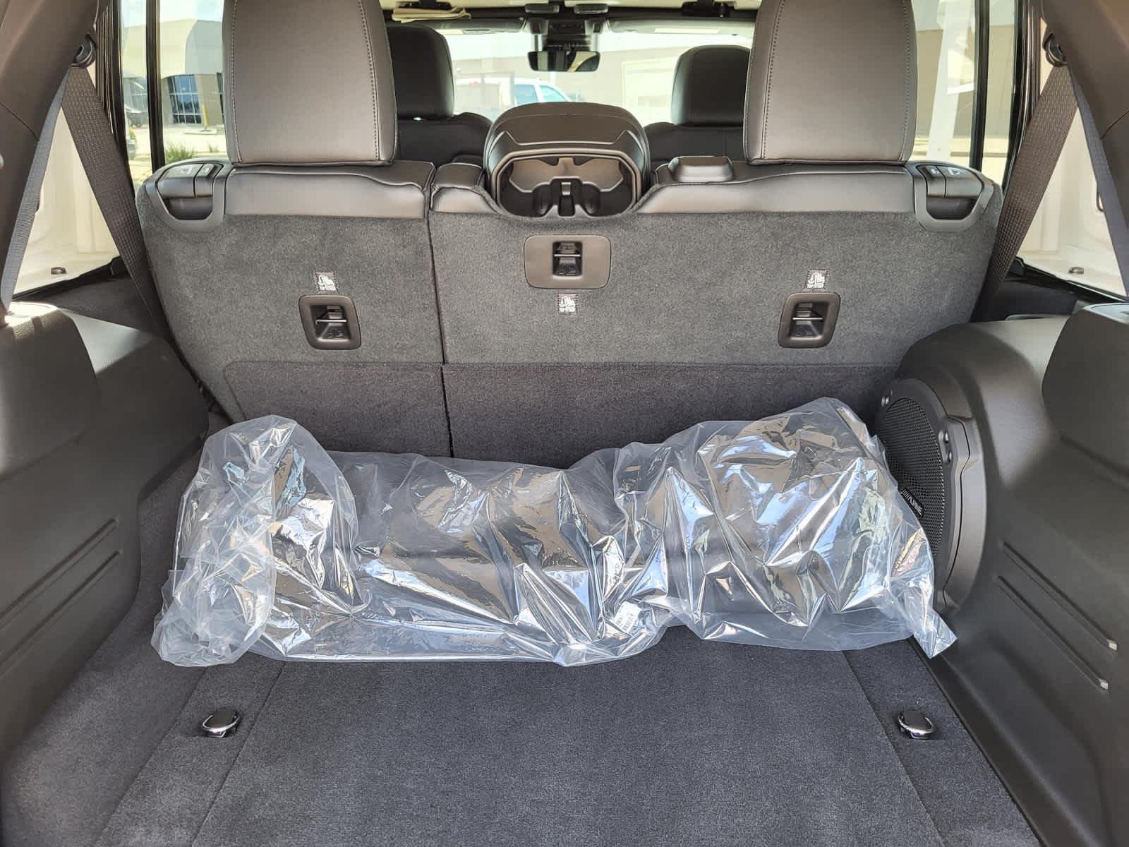 2025 Jeep Wrangler 4-Door Sahara - Photo 12