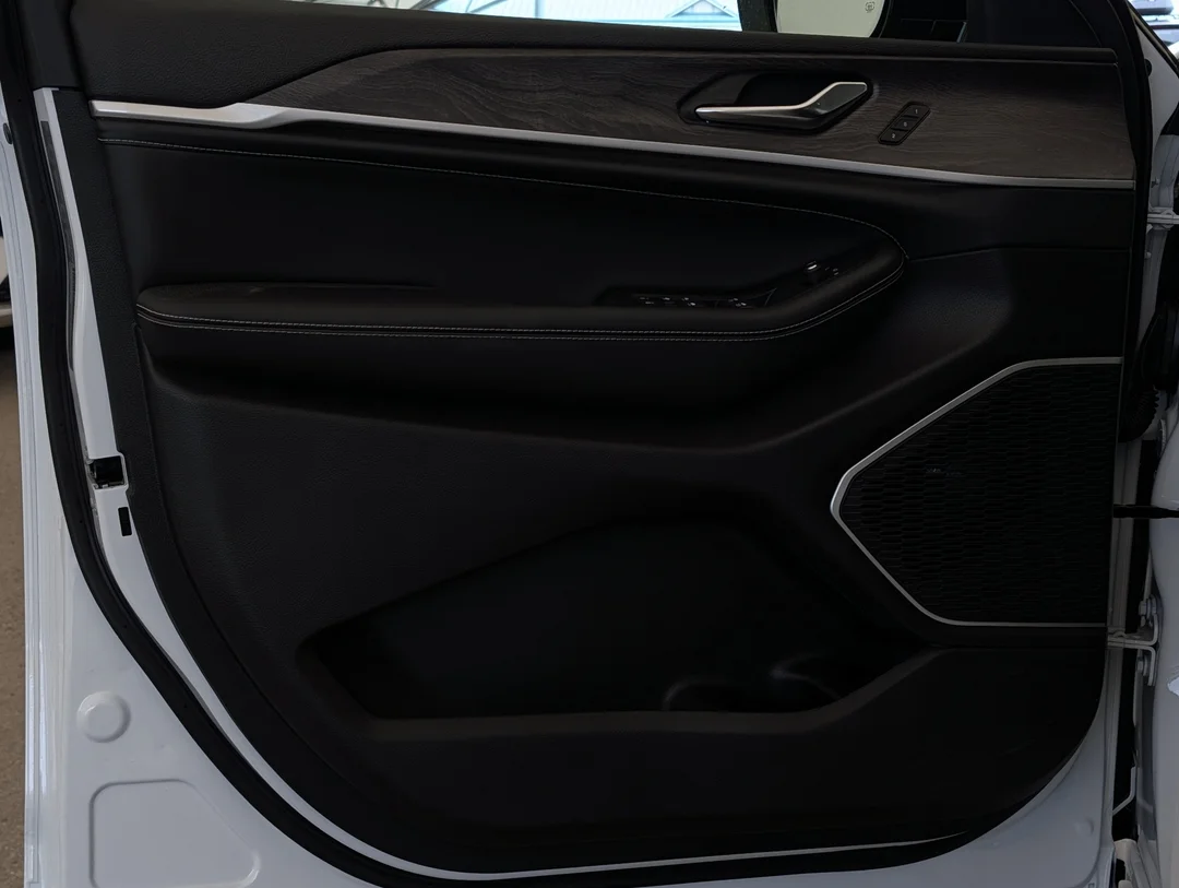 New 2026 White Jeep Limited Reserve - - 4x4 - CommandView Sunroof - Nappa Leather Seats & More! image 12