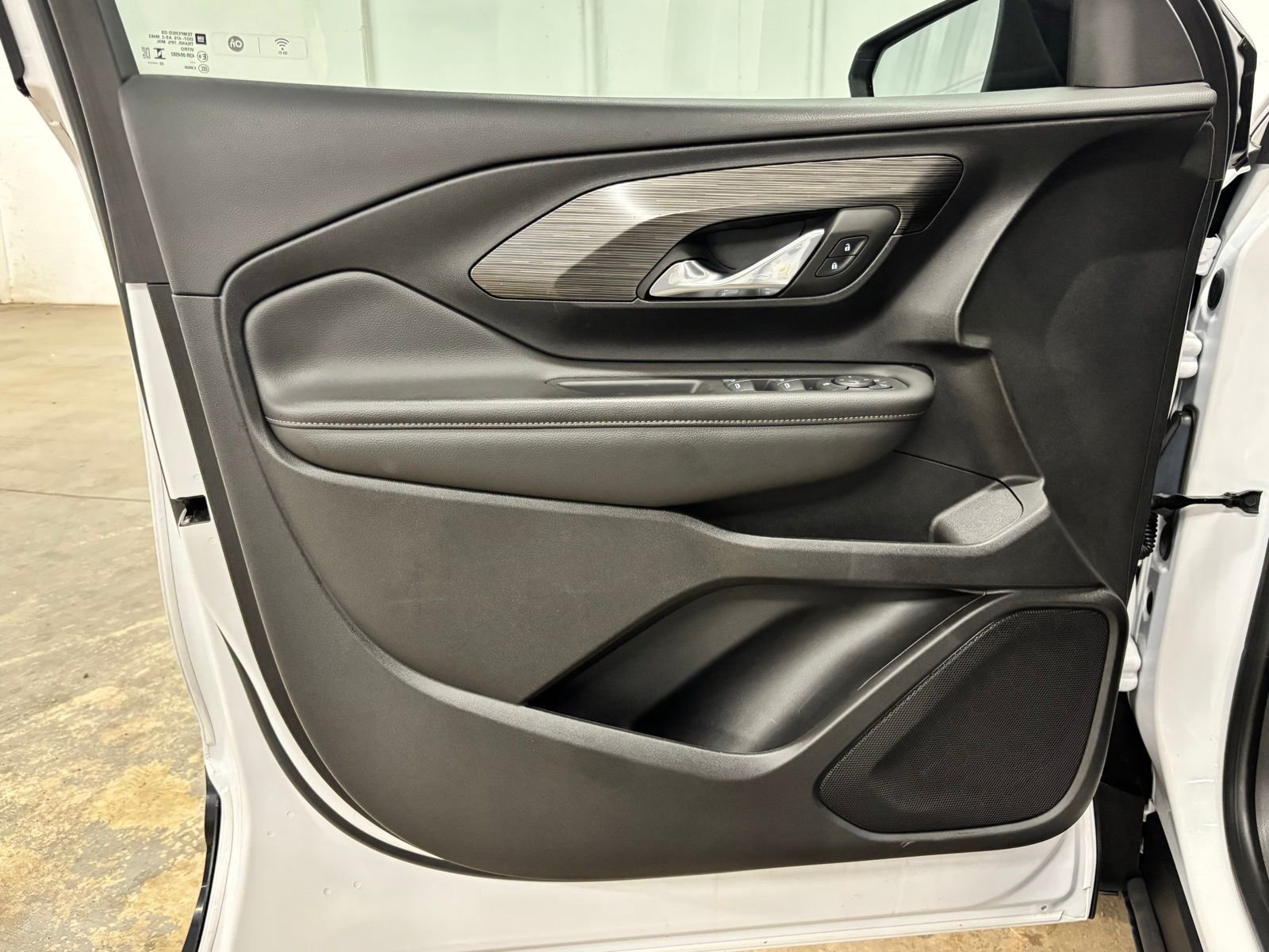Used 2024 White GMC SLE image 16