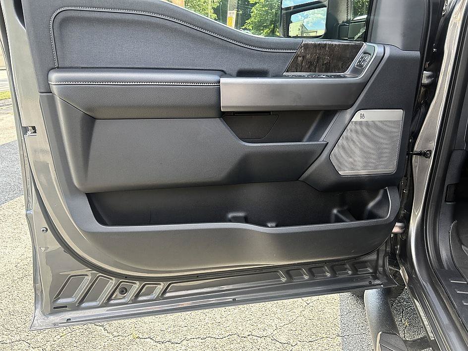 Used 2024 Gray Metallic Ford LARIAT image 9