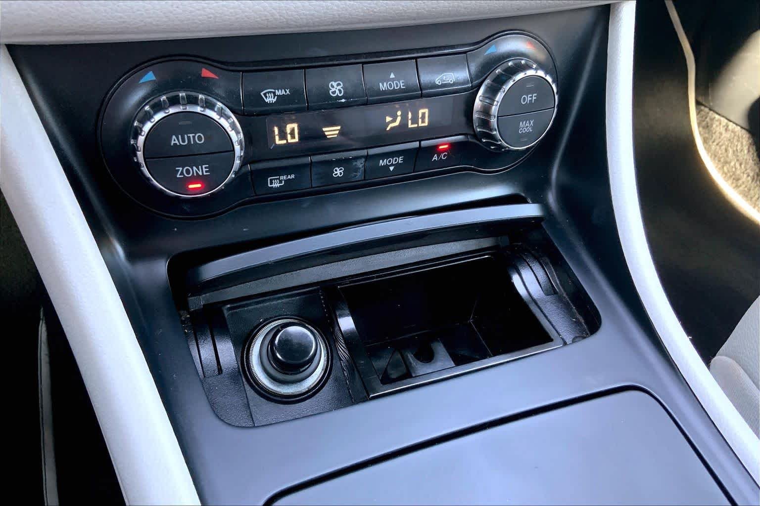 Used 2016 Mountain Gray Metallic Mercedes-Benz GLA 250 image 36