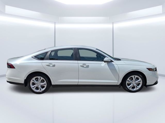 Used 2025 White Honda LX image 3
