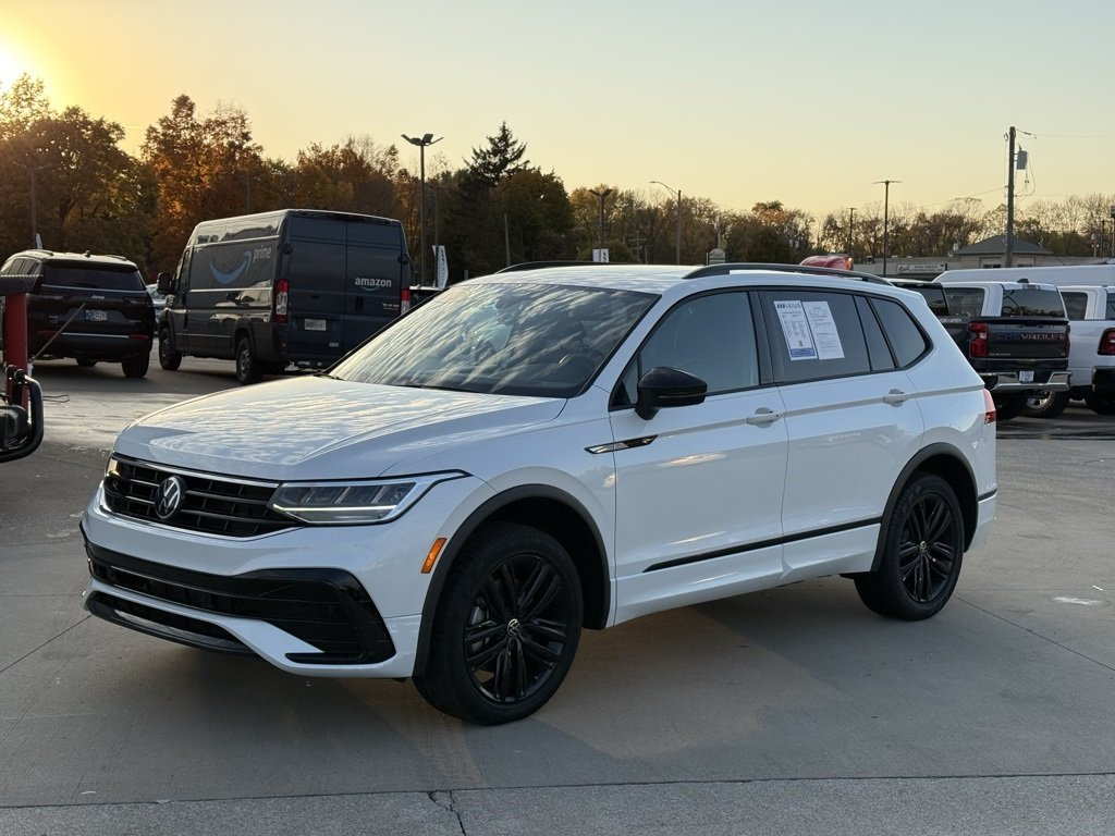 2022 Volkswagen Tiguan SE R-Line Black photo 2