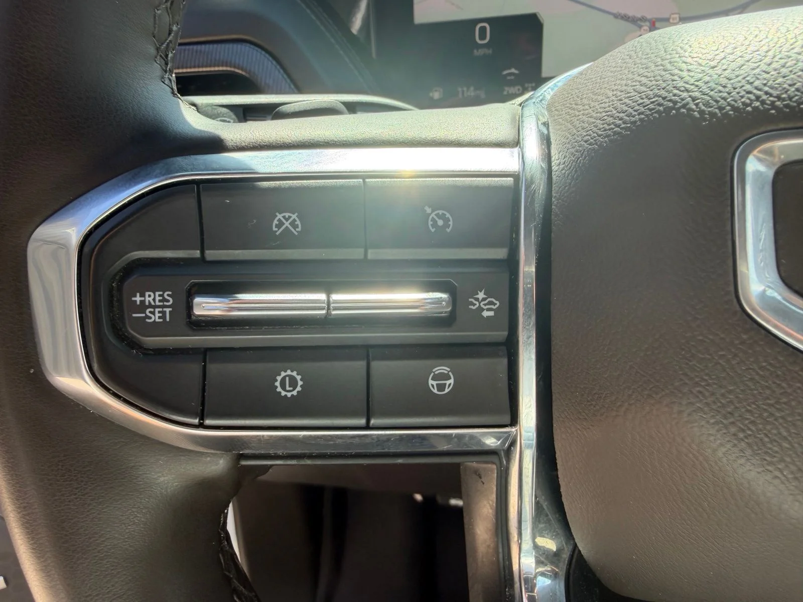 Used 2025 White GMC Elevation image 15