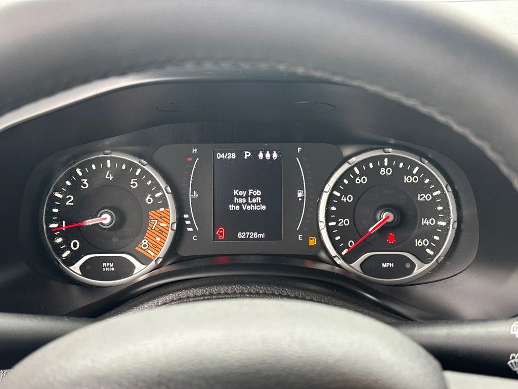 Used 2019 White Jeep Latitude image 26
