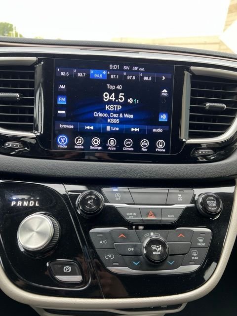 Used 2017 White Chrysler Touring image 6