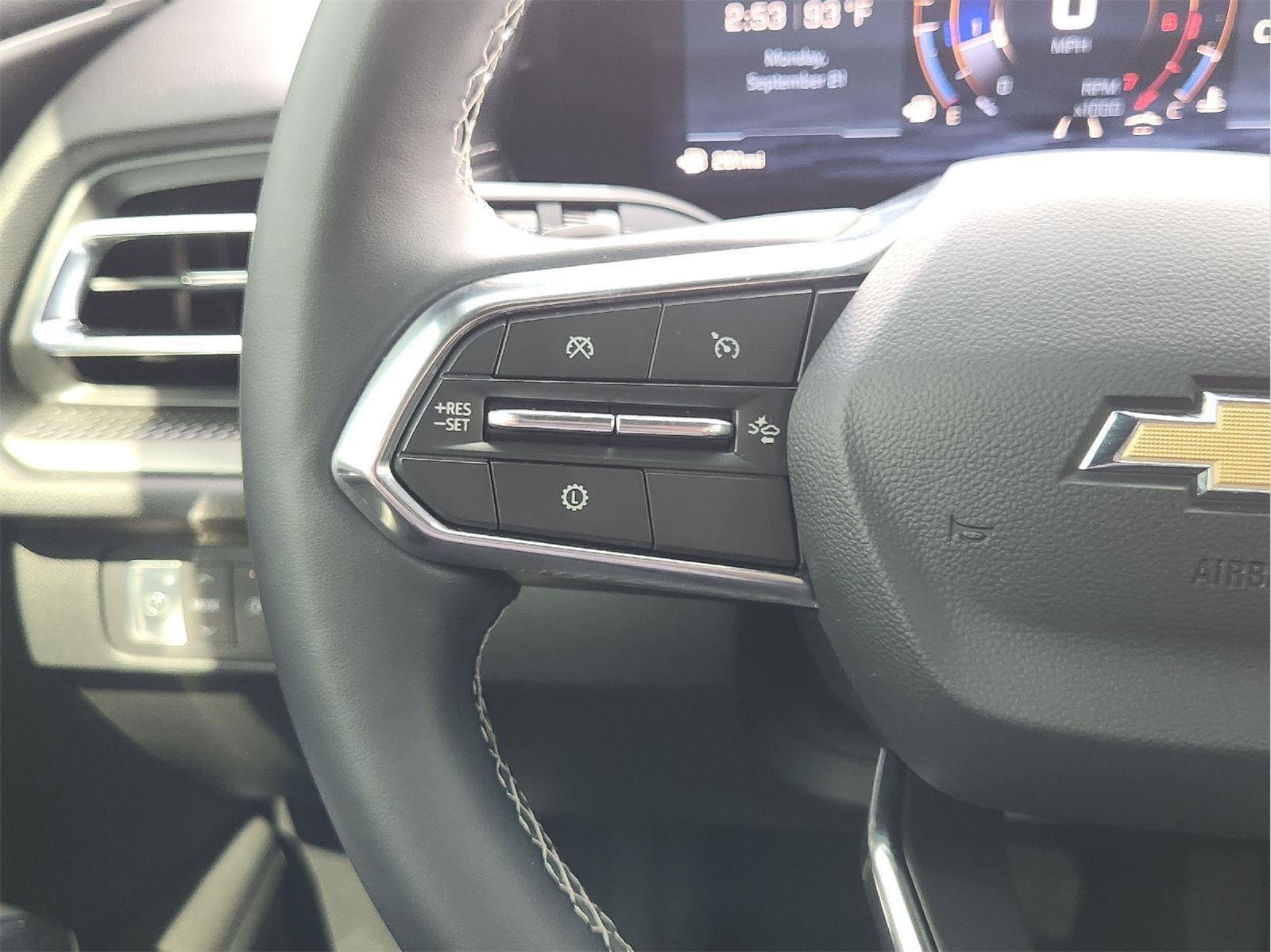 Certified Used 2025 Iridescent Pearl Tricoat Chevrolet LT image 29