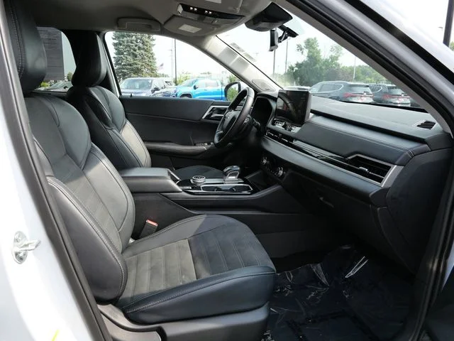 Certified Used 2025 White Diamond Mitsubishi SE image 8