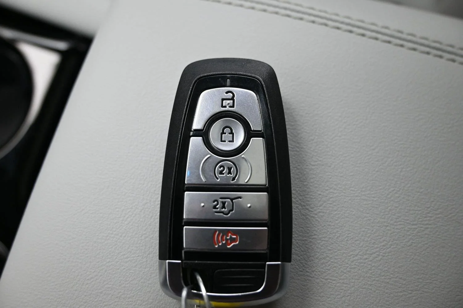 Used 2025 Star White Metallic Tri-Coat FORD Platinum image 36