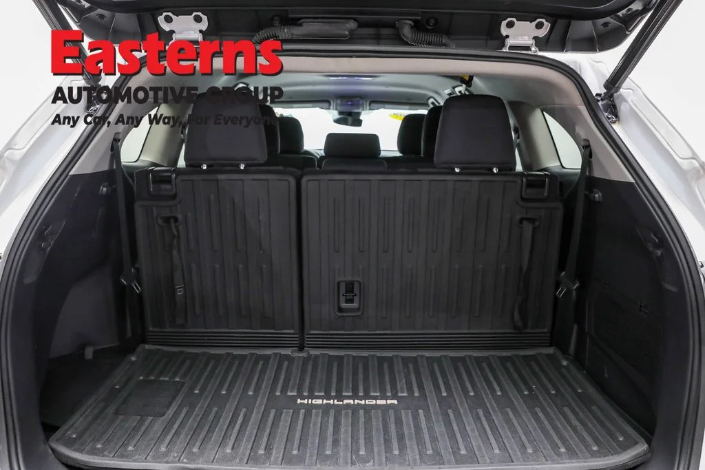 Used 2023 White Toyota LE image 9