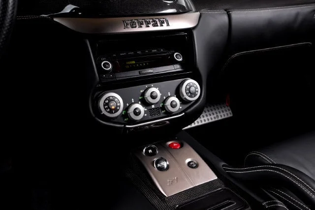 Used 2010 Nero Ferrari  image 35