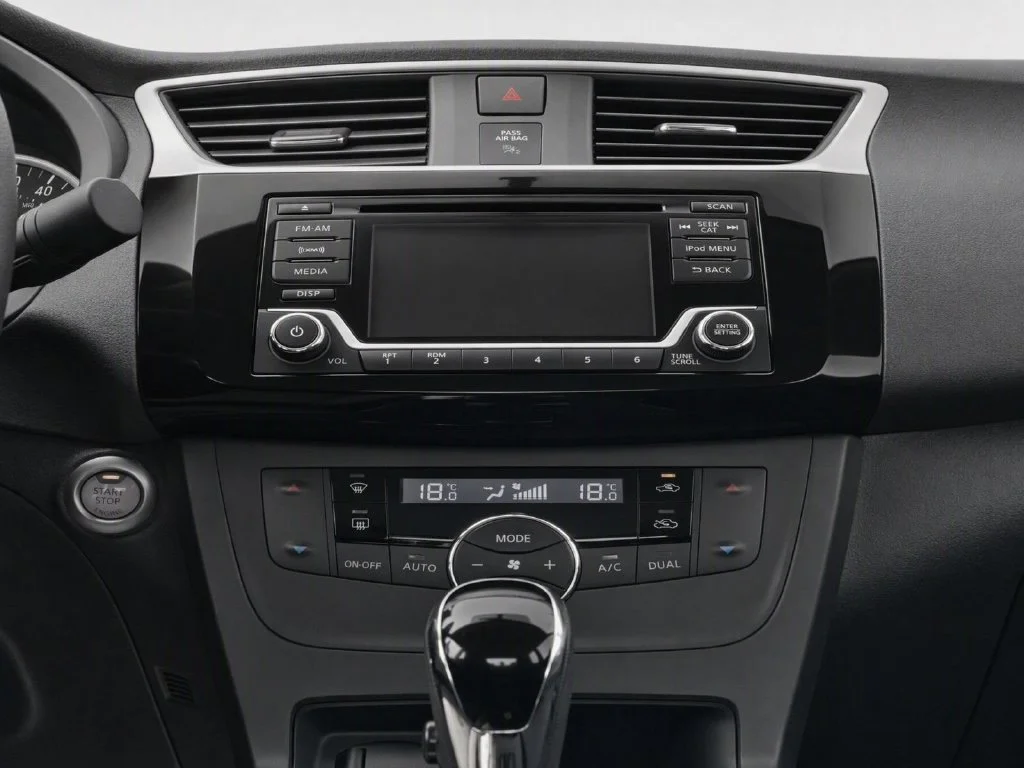 Used 2018  Nissan SV image 11