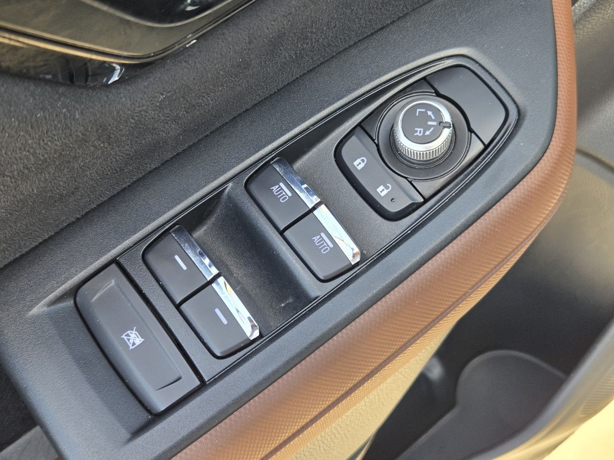 Used 2025 Crystal White Pearl Subaru Touring image 23