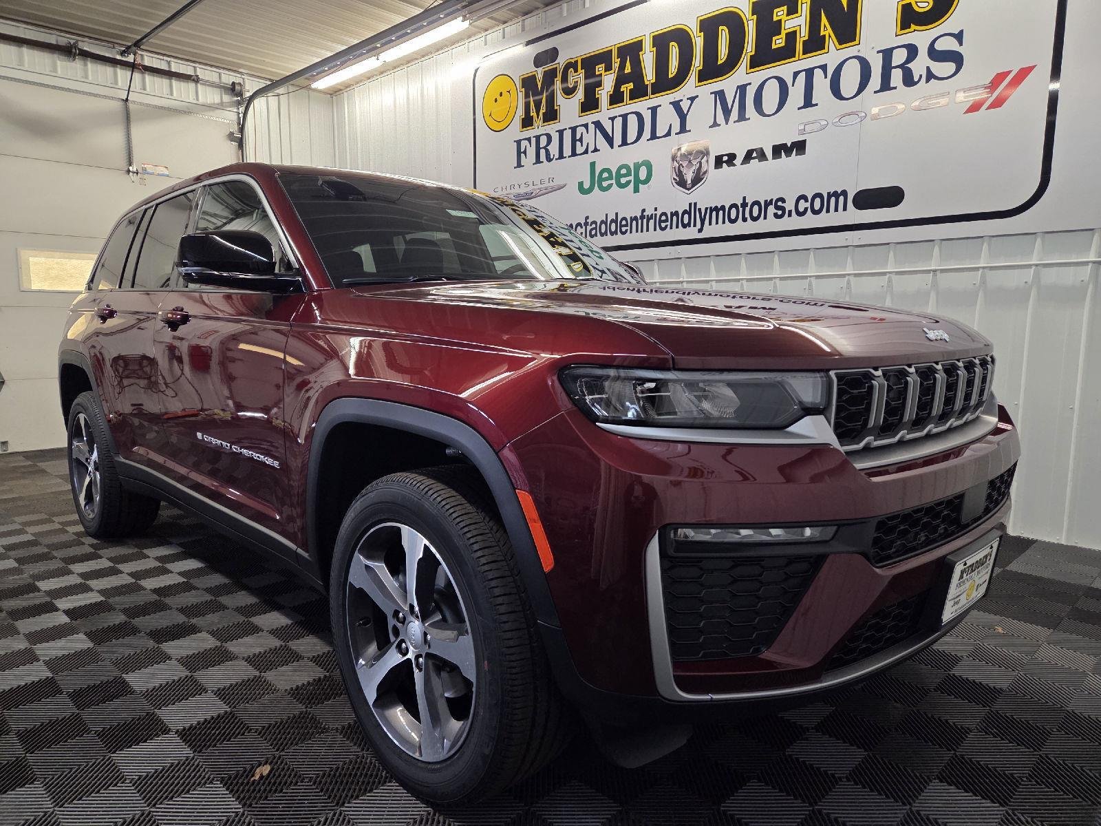 New 2026 Velvet Red Pearl-Coat Exterior Paint Jeep Limited image 3