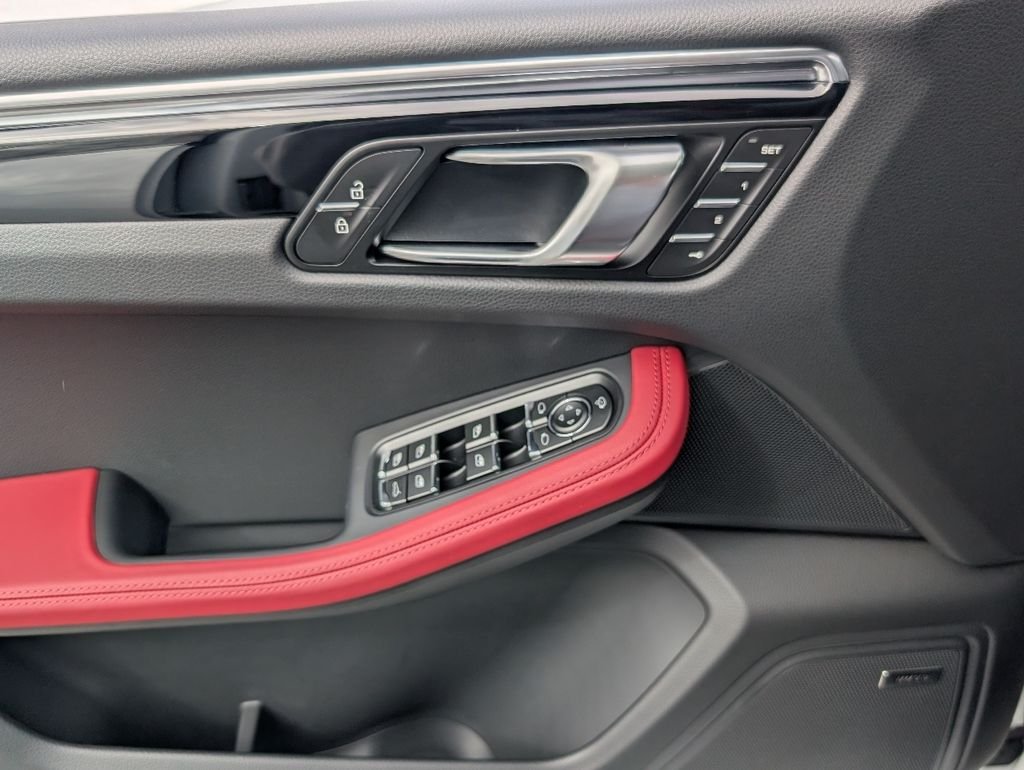 2026 Porsche Macan T - Photo 20
