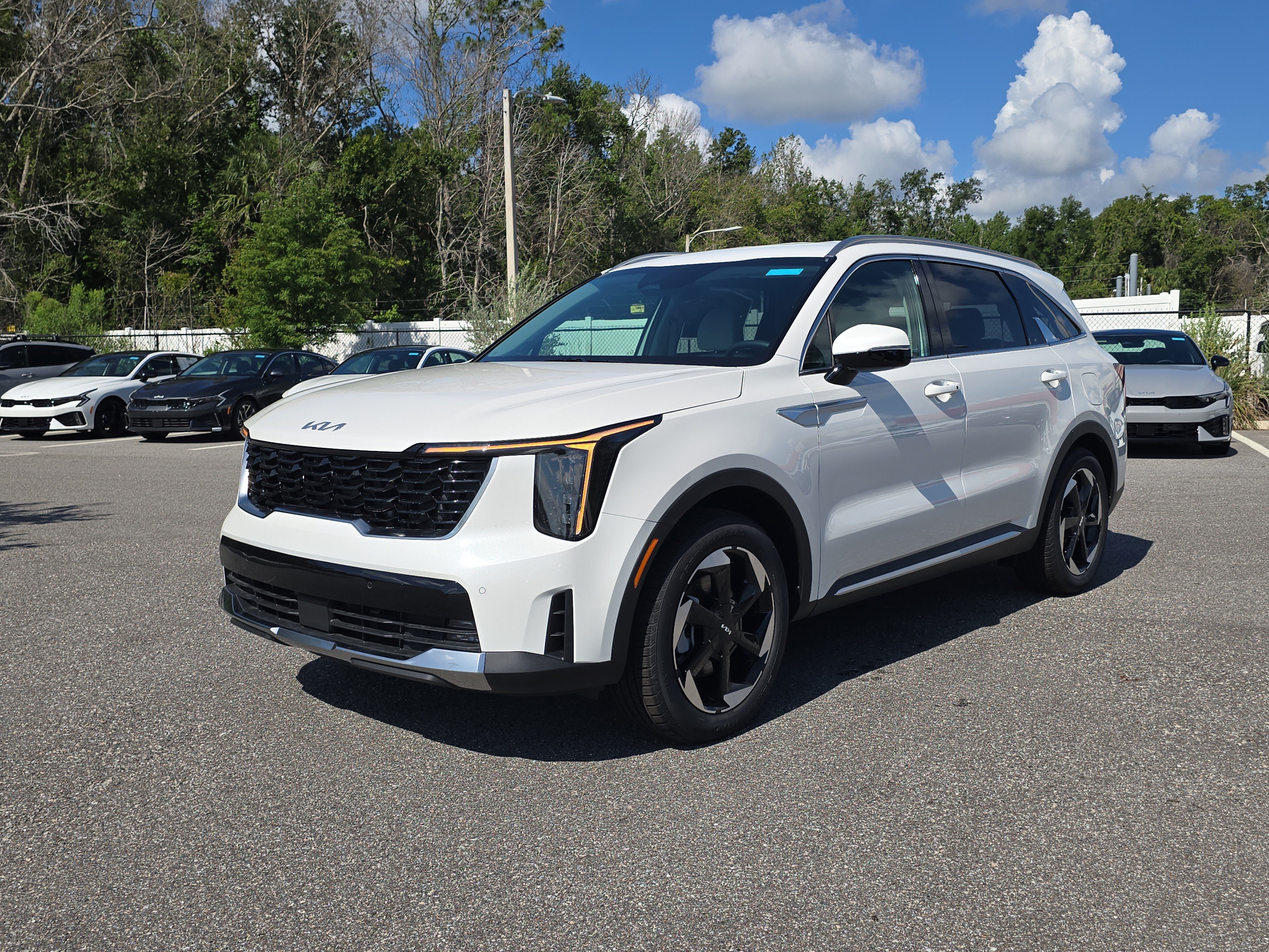 New 2026 Snow White Pearl Kia EX AWD image 4