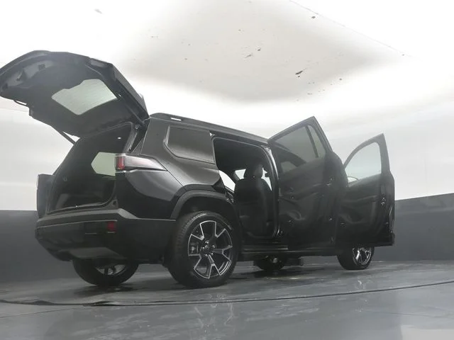 New 2026 Diamond Black Crystal Pearl-Coat Exterior Paint Jeep Overland image 55