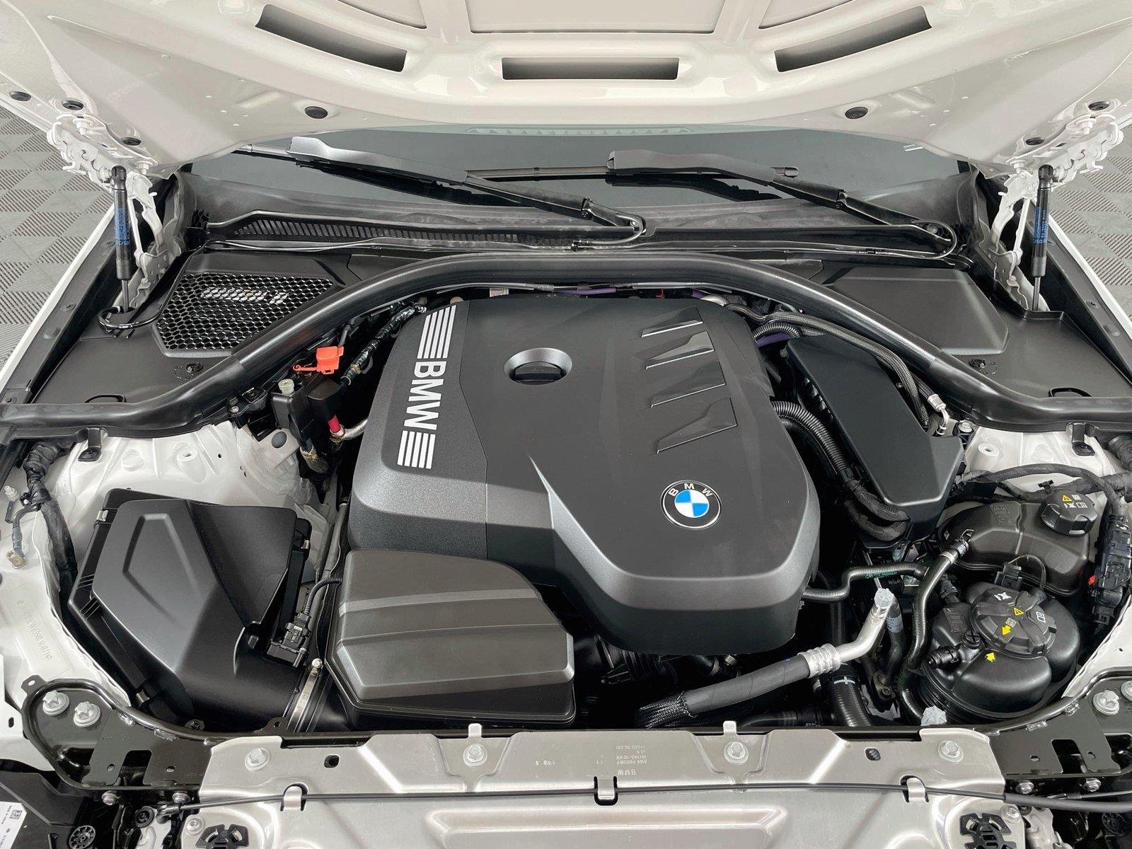Used 2025 Mineral White Metallic BMW 330i xDrive image 33