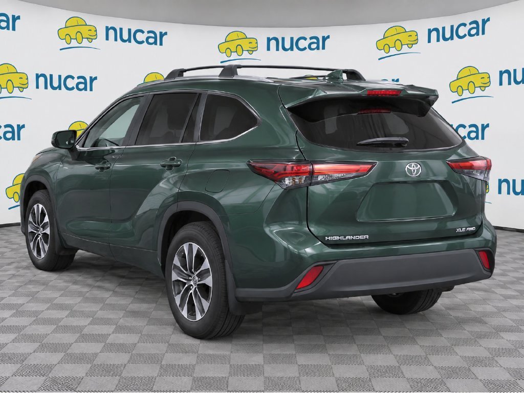 Used 2024  Toyota XLE image 3