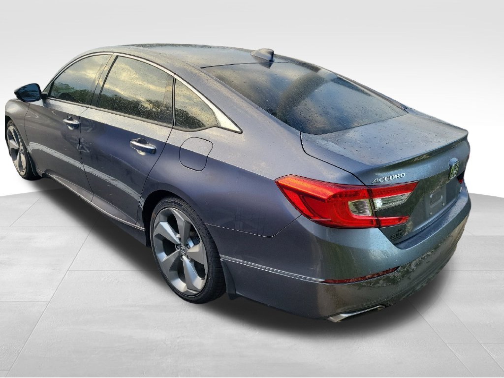 Used 2018 Modern Steel Metallic Honda Touring image 15