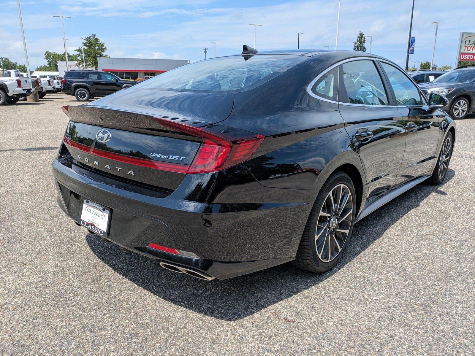 Used 2023 Onyx Black Hyundai Limited image 4