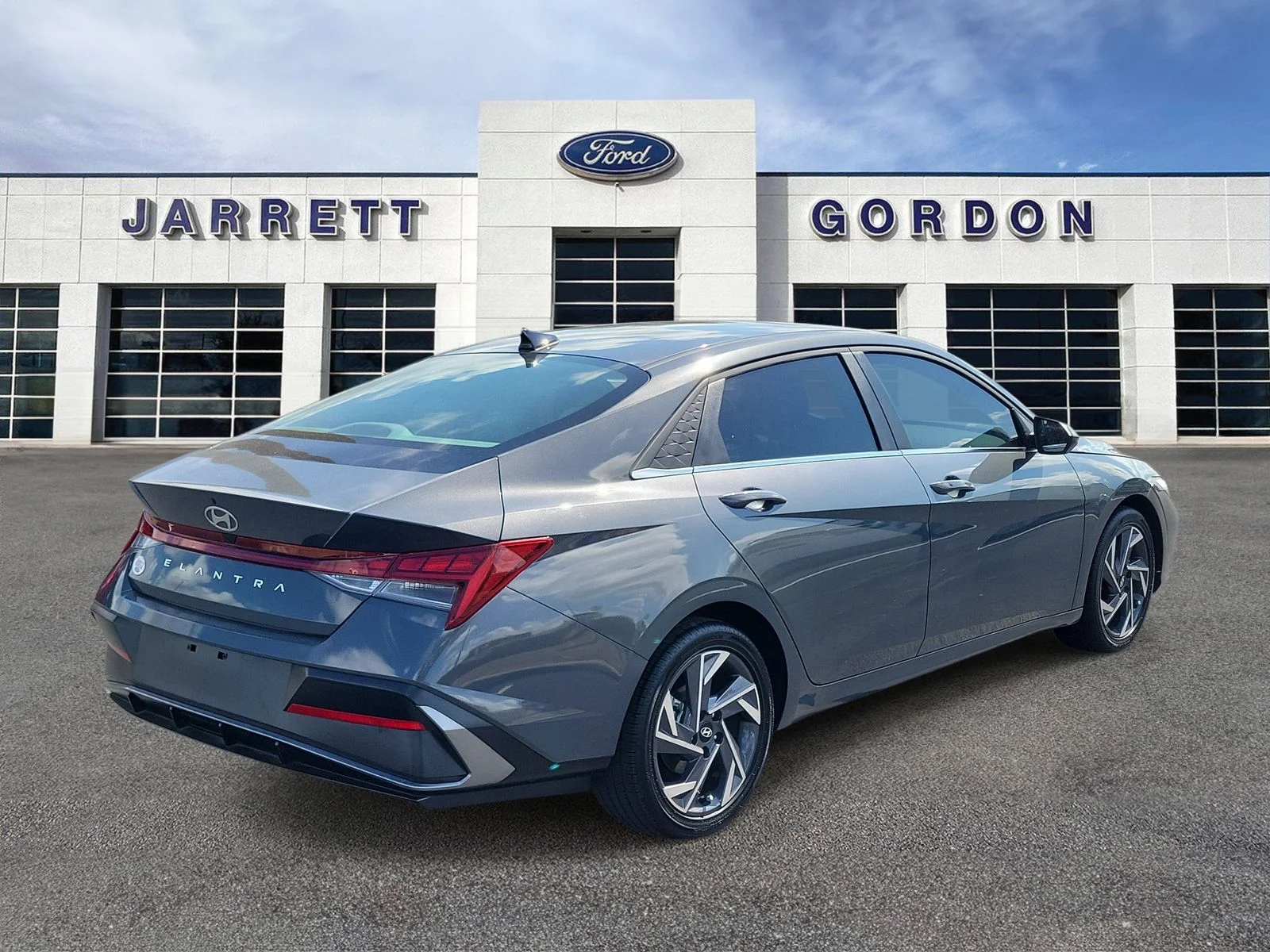 Certified Used 2025 Gray Hyundai SEL Convenience image 4