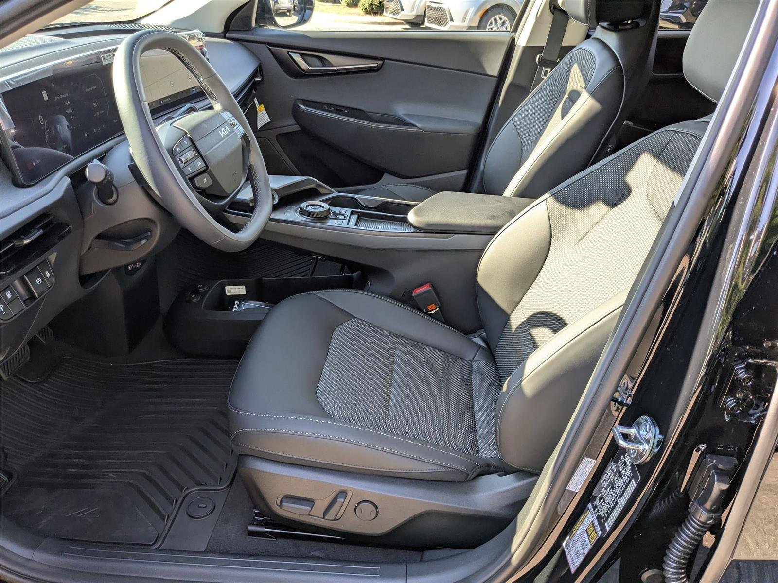 New 2025 Ebony Black Kia Light Long Range image 14