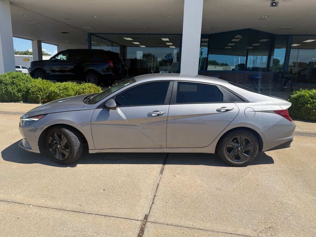 Used 2023 Fluid Metal Hyundai Blue image 9