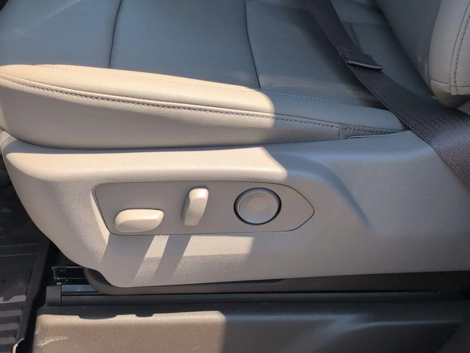 New 2026 Summit White GMC SLT image 20