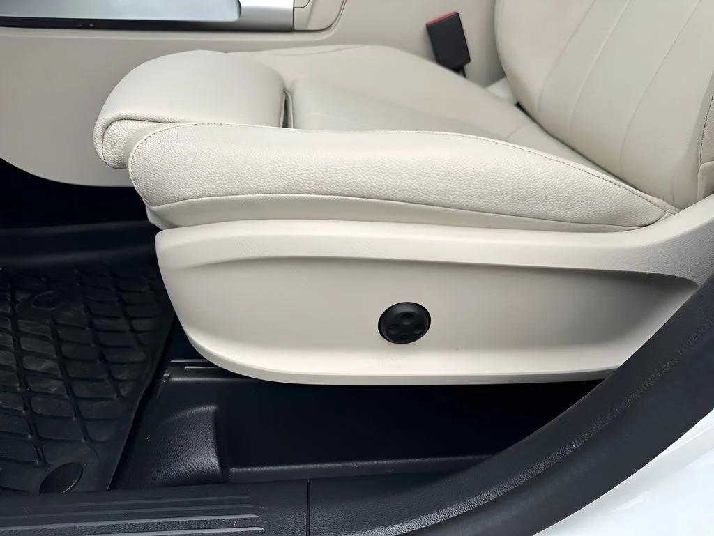 Used 2022 White Mercedes-Benz GLB 250 image 10