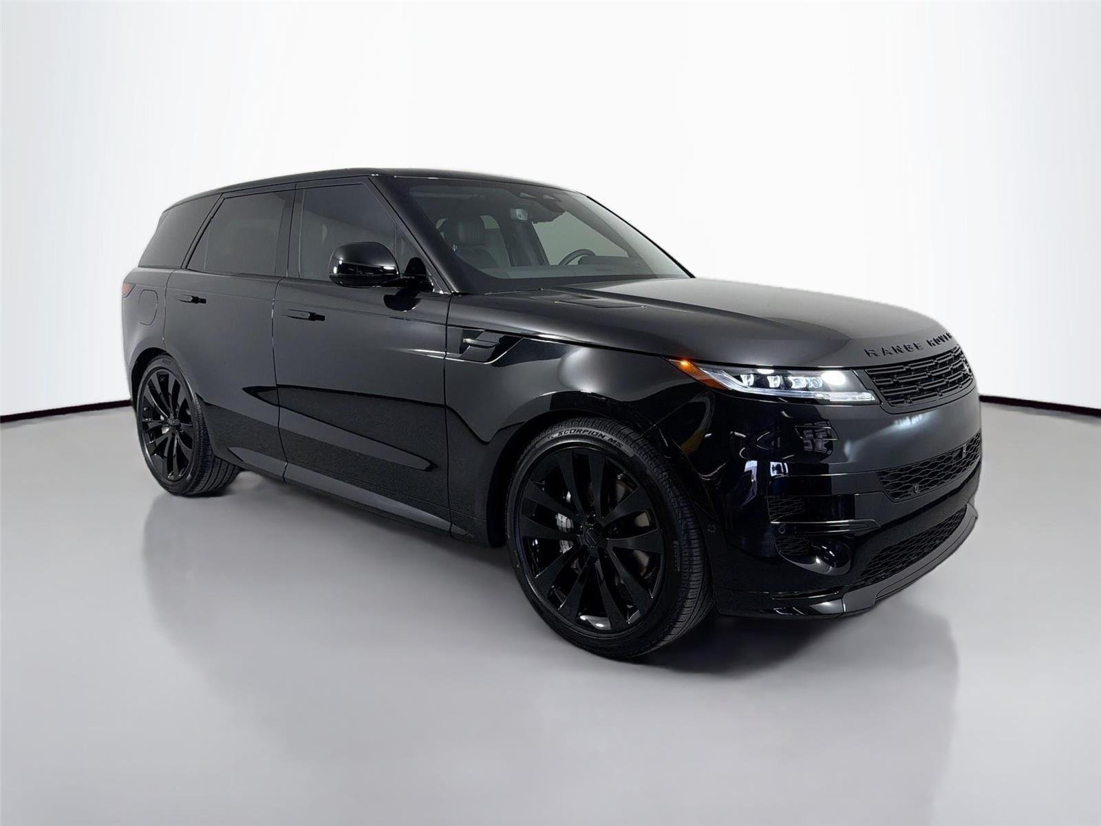 New 2026 Santorini Black LAND ROVER Dynamic SE image 3