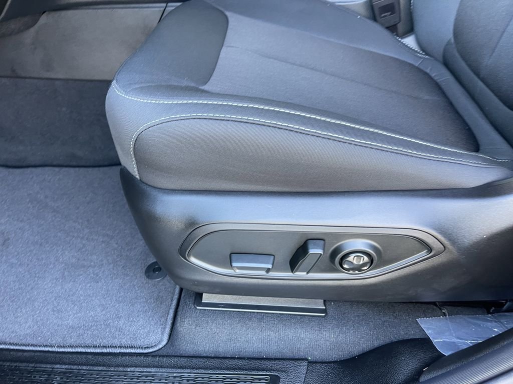 New 2026 Baltic Gray Metallic Clear-Coat Exterior Paint Jeep Laredo X image 18