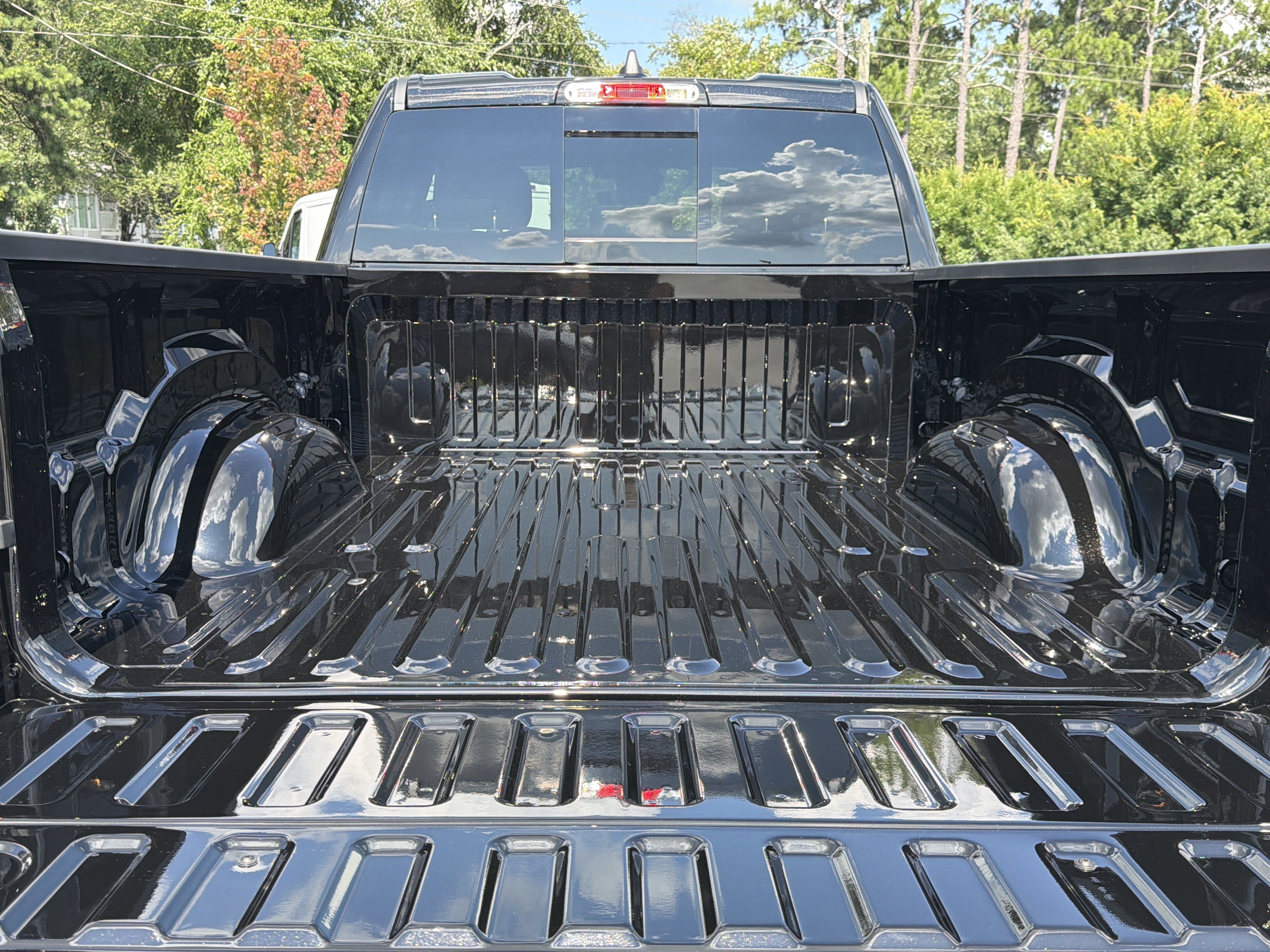 New 2026 Diamond Black Crystal Pearlcoat Ram Express image 22