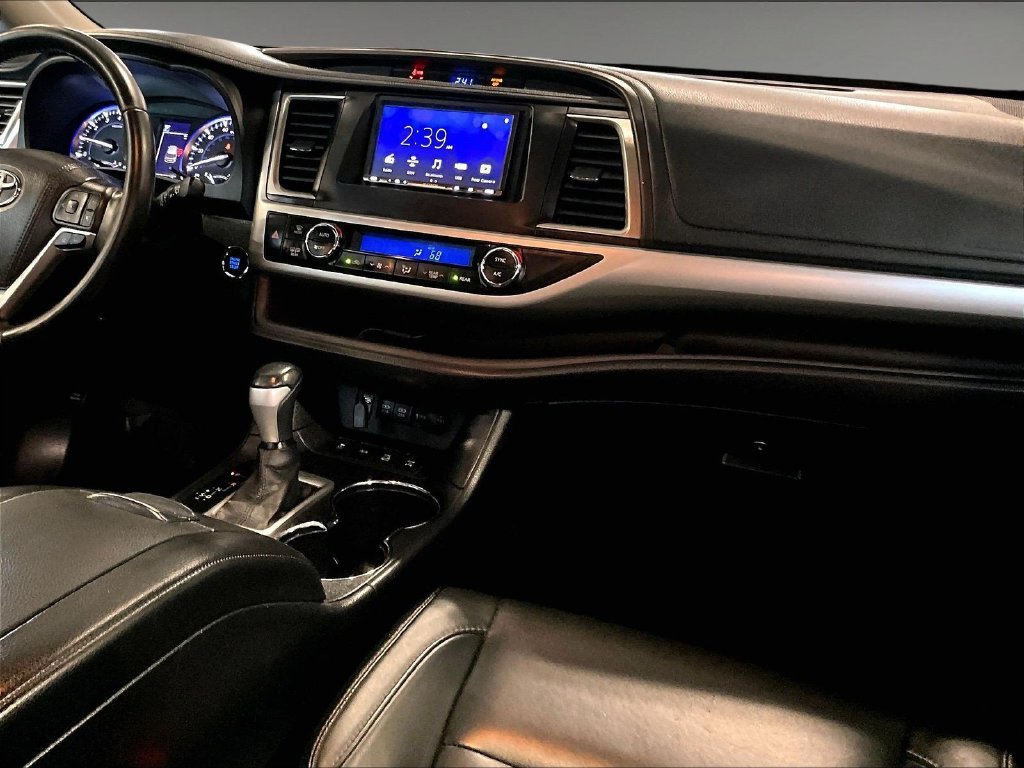 Used 2017 Black Toyota XLE image 14