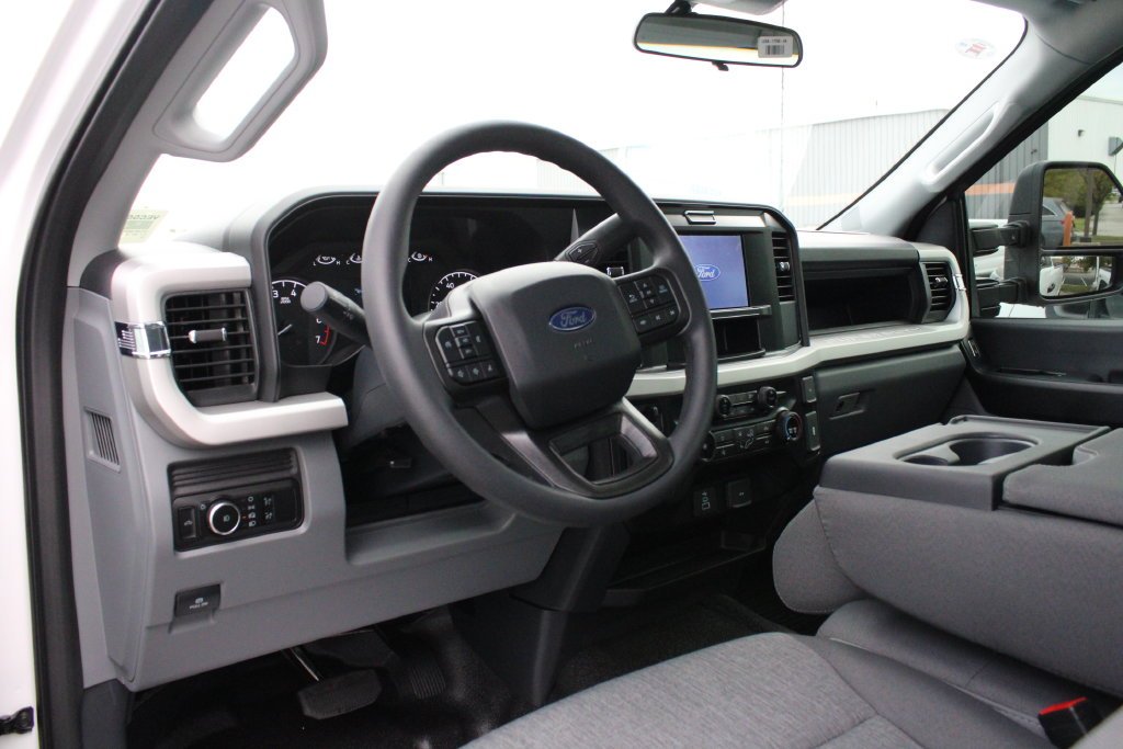 New 2027 Oxford White Ford XL image 2