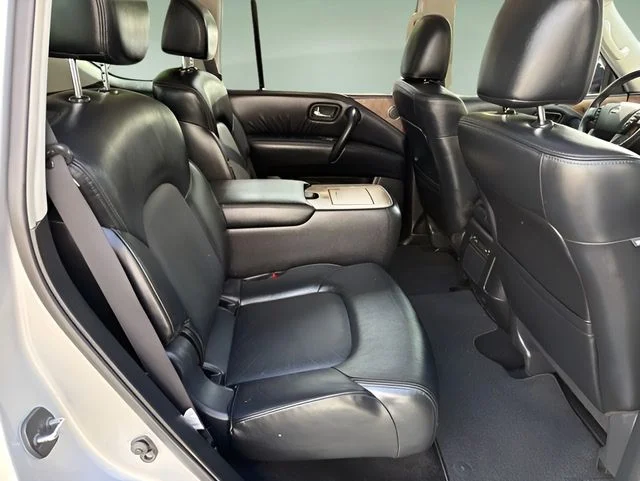 Used 2023 Silver Nissan SL image 10