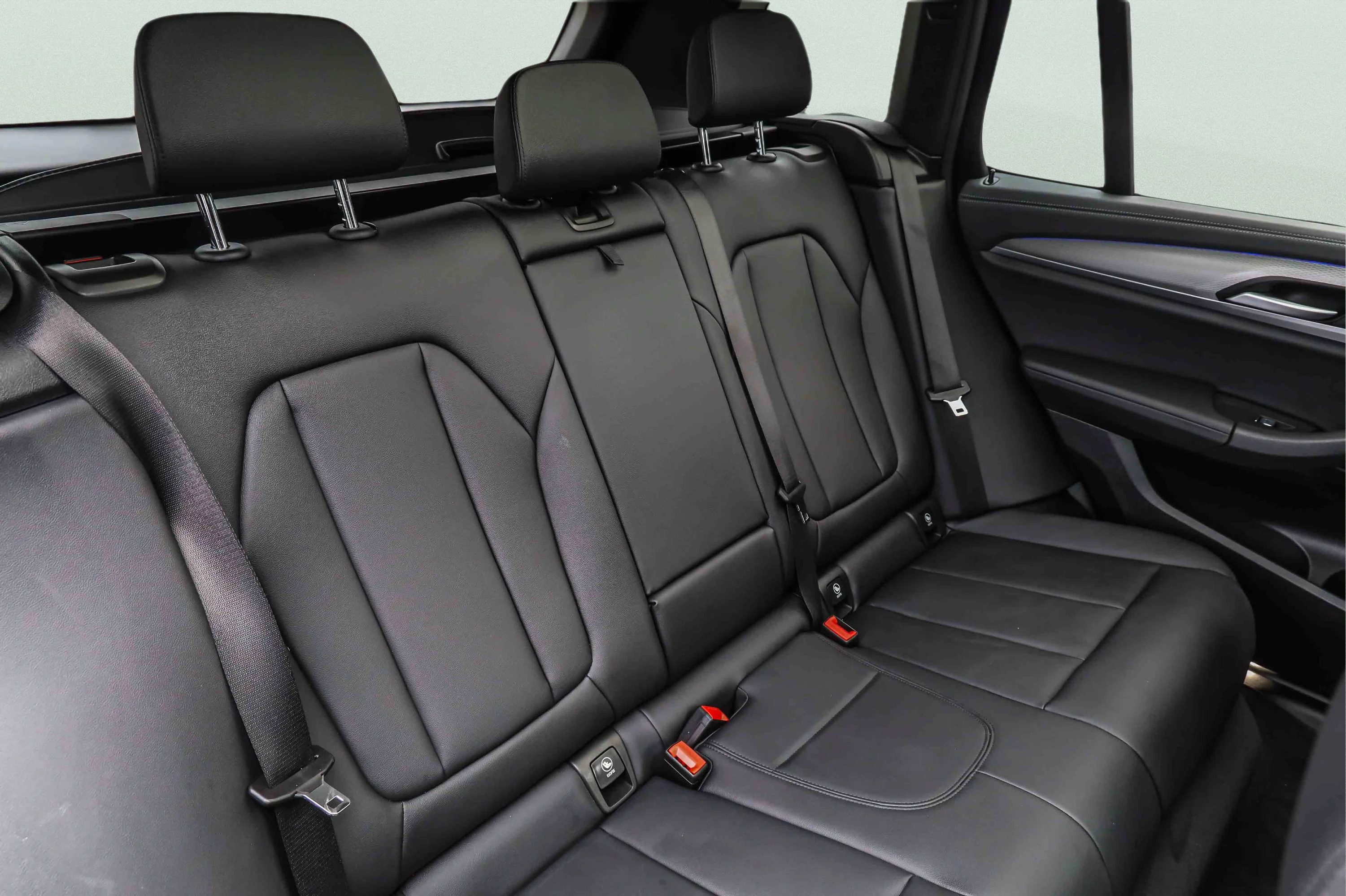 Used 2021 Black Sapphire Metallic BMW xDrive30i image 24