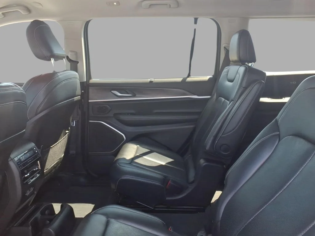 Used 2022 White Jeep Limited image 9