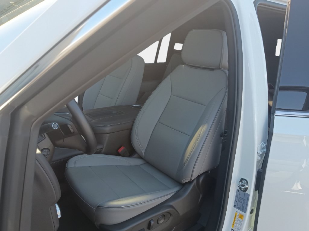 Used 2024 White GMC SLT image 28