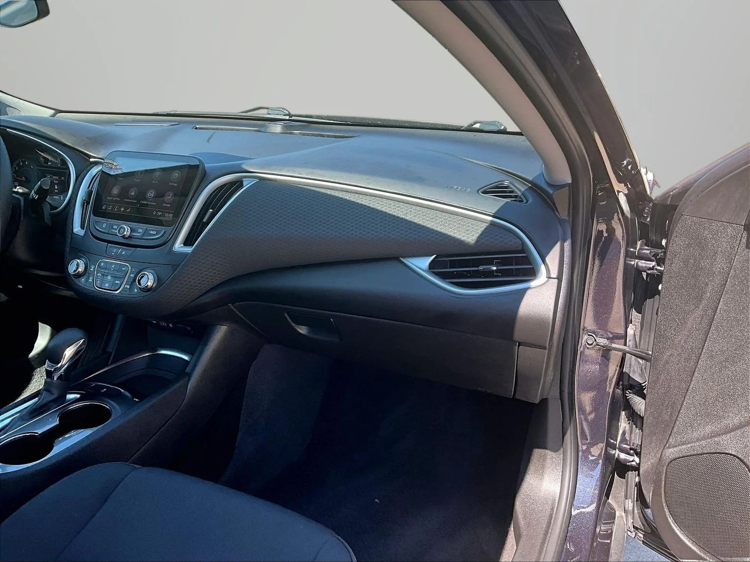 Used 2023 Gray Chevrolet LT image 17