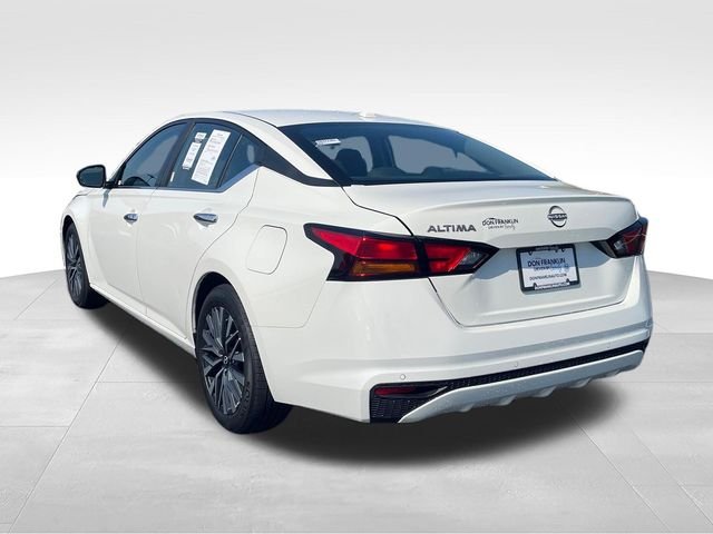 Used 2025 White Nissan 2.5 SV image 3