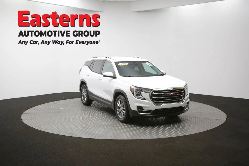 Used 2023 White GMC SLT image 52