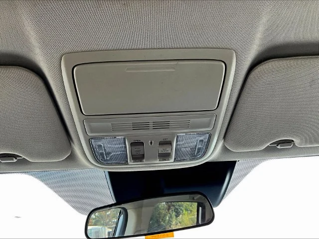 Used 2022 White Honda EX image 17