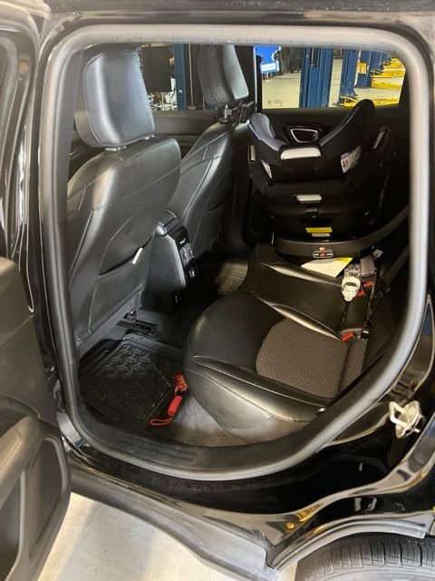 Used 2022 Black Jeep Latitude image 7