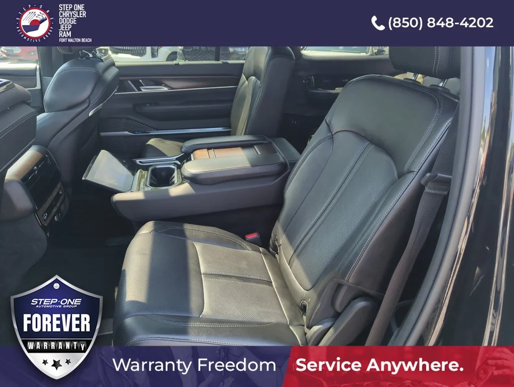 Used 2024 Black Jeep Base image 29